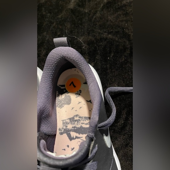 Nike Gray Golf Shoes - Picture 3 of 5